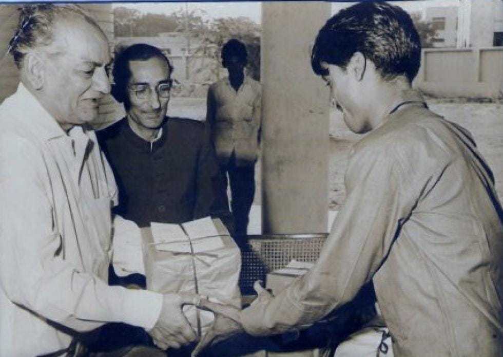 Mouzu-e-Sukhan by Faiz Ahmead Faiz