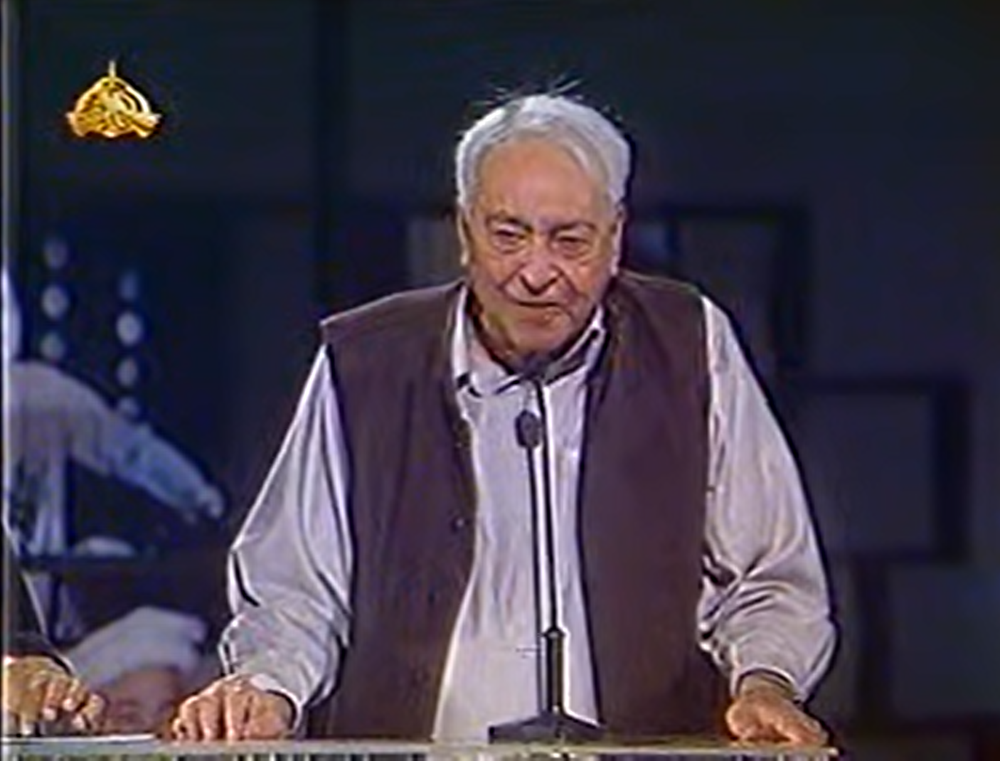 Hamesha Dair Ker Deta Hoon Mein - Muneer Niazi